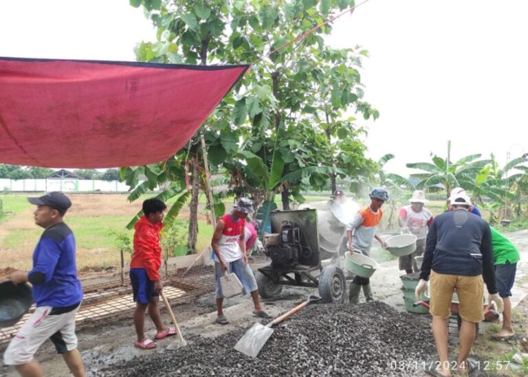 PAC LDII Desa Troketon Bersama Warga Bersihkan Saluran Air dan Bangun Jembatan untuk Mendukung Ketahanan Pangan