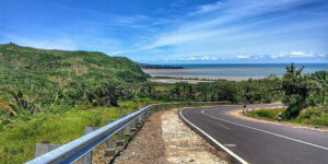 Menjelajah Pantai Selatan Jawa Barat dengan Transportasi Umum