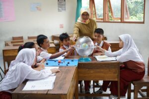 Pemerintah Siapkan Kenaikan Gaji Guru Mulai Januari 2025