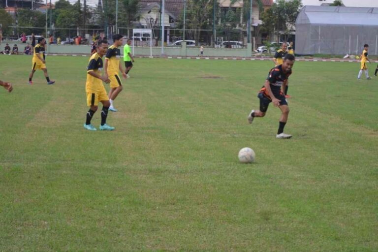 Pertandingan Persahabatan Senkom Sidoarjo FC dan Senkom Kaltara FC: Mempererat Persaudaraan Lewat Sepak Bola