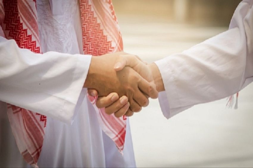 Sunnah Berjabat Tangan: Penggugur Dosa dan Penguat Persaudaraan