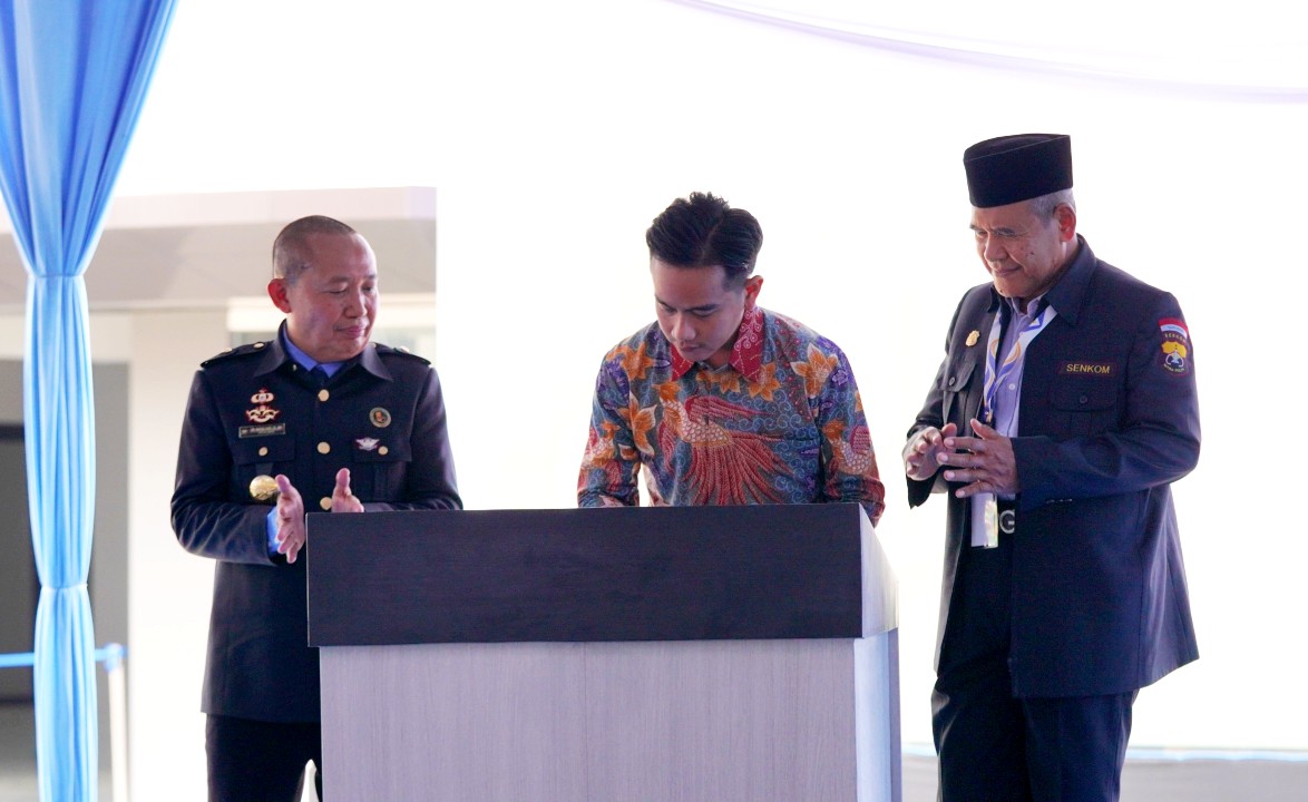 Wapres Gibran Resmikan Kantor Pusat Senkom Mitra Polri diKomplek Pondok Pesantren Minhajurrosyidin, Jakarta Timur